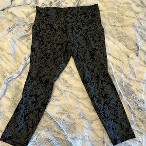 Athleta Salutation 7/8 tight